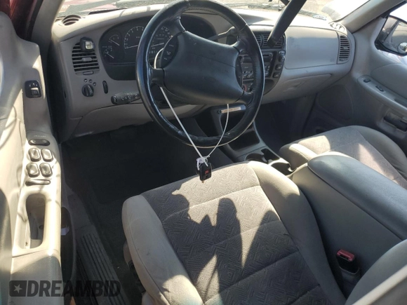 1999 Ford Explorer XLT z VIN 1FMZU34EXXZB15936, wystawiony jako Copart lot #46587165 z przebiegiem 158 908 mil mil oraz Szkoda całkowita • Salvage title. Historia ofert i sprzedaży dostępna na DreamBid. Obrazek 8.