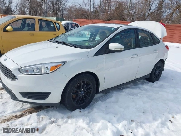 2015 Ford Focus SE with VIN 1FADP3F21FL312736, listed as a IAAI auction lot 41601418 with 137,540 mi miles. Bid and sale history available at carsss.com. Image 2.