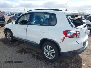 2016 Volkswagen Tiguan S z VIN WVGAV7AX2GW501100, wystawiony jako IAAI lot #42250682 z przebiegiem 76 570 mil mil oraz . Historia ofert i sprzedaży dostępna na DreamBid. Obrazek 3.