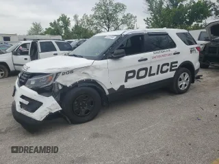 2017 Ford Police Interceptor Utility z VIN 1FM5K8AR6HGC63457, wystawiony jako Copart lot #55322445 z przebiegiem 136 618 mil mil oraz Szkody całkowita. Historia ofert i sprzedaży dostępna na DreamBid. Obrazek 1.