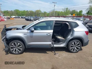 2023 Volkswagen Taos SE z VIN 3VVEX7B24PM342309, wystawiony jako IAAI lot #42138958 z przebiegiem 18 787 mil mil oraz . Historia ofert i sprzedaży dostępna na DreamBid. Obrazek 14.
