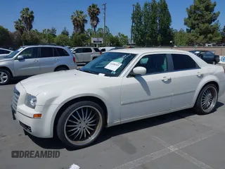 2006 Chrysler 300 Touring z VIN 2C3KA53G56H476717, wystawiony jako IAAI lot #42490325 z przebiegiem 170 171 mil mil oraz . Historia ofert i sprzedaży dostępna na DreamBid. Obrazek 2.