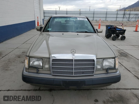 1991 Mercedes-Benz 300 with VIN WDBEA51E8MB388839, listed as a Copart auction lot 51172335 with 155,332 mi miles and Clean Title. Bid and sale history available at DreamBid. Image 5.