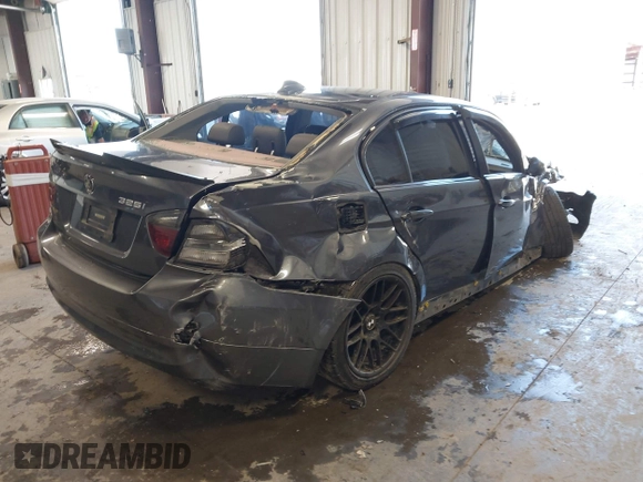 2006 BMW 3 Series 325i z VIN WBAVB13526PT07955, wystawiony jako IAAI lot #42401872 z przebiegiem Nie podano mil oraz . Historia ofert i sprzedaży dostępna na DreamBid. Obrazek 4.