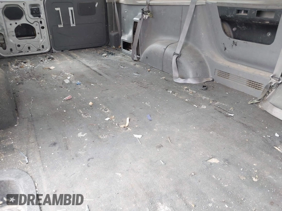 2003 Ford Econoline Passenger XL with VIN 1FBSS31L93HA49530, listed as a IAAI auction lot 41724343 with 175,175 mi miles and . Bid and sale history available at DreamBid. Image 8.