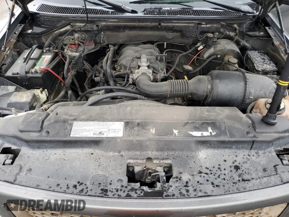 2003 Ford F-150 XL z VIN 1FTRF17263NA29013, wystawiony jako Copart lot #55668355 z przebiegiem 202 416 mil mil oraz Szkoda całkowita • Salvage title. Historia ofert i sprzedaży dostępna na DreamBid. Obrazek 11.