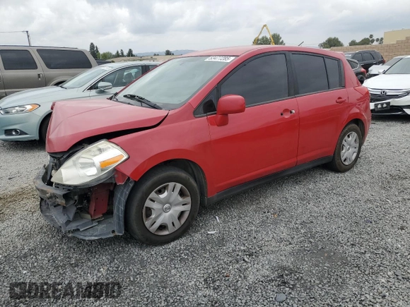2011 Nissan Versa S z VIN 3N1BC1CP3BL418656, wystawiony jako Copart lot #53477285 z przebiegiem 185 518 mil mil oraz Szkoda całkowita • Salvage title. Historia ofert i sprzedaży dostępna na DreamBid. Obrazek 1.