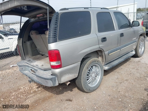 2003 Chevrolet Tahoe LS with VIN 1GNEC13V03R272663, listed as a IAAI auction lot 41933407 with 245,113 mi miles. Bid and sale history available at carsss.com. Image 4.