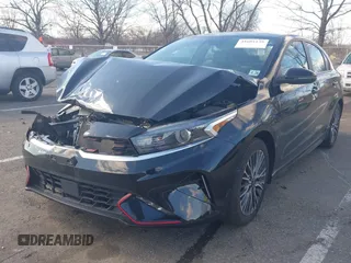 2023 Kia Forte GT-Line z VIN 3KPF54ADXPE580248, wystawiony jako IAAI lot #41601138 z przebiegiem 21 881 mil mil oraz . Historia ofert i sprzedaży dostępna na DreamBid. Obrazek 2.