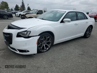 2018 Chrysler 300 S z VIN 2C3CCABG4JH160078, wystawiony jako Copart lot #56039415 z przebiegiem 153 646 mil mil oraz Szkoda całkowita • Salvage title. Historia ofert i sprzedaży dostępna na DreamBid. Obrazek 1.