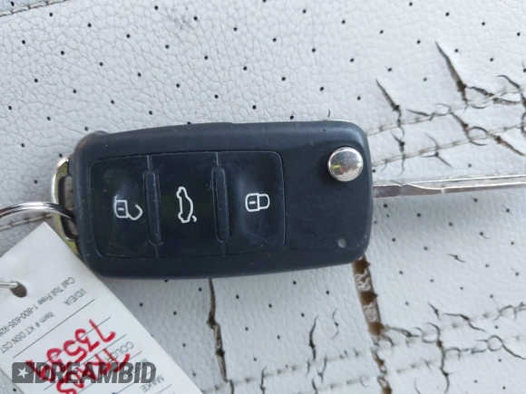 2015 Volkswagen Jetta SE z VIN 3VWD17AJ2FM203540, wystawiony jako IAAI lot #41764738 z przebiegiem Nie podano mil oraz . Historia ofert i sprzedaży dostępna na DreamBid. Obrazek 11.