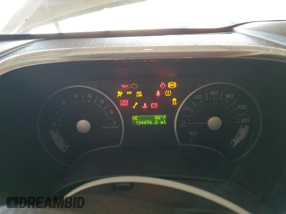 2010 Ford Explorer XLT z VIN 1FMEU7DE4AUA83284, wystawiony jako Copart lot #62513215 z przebiegiem 134 656 mil mil oraz Szkoda całkowita • Salvage title. Historia ofert i sprzedaży dostępna na DreamBid. Obrazek 9.
