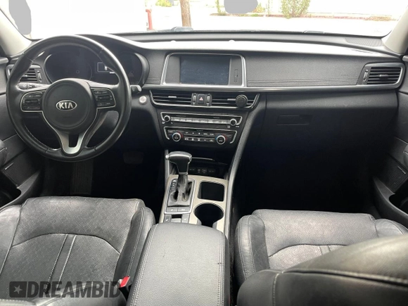2017 Kia Optima EX z VIN KNAGU4LE7H5014734, wystawiony jako Copart lot #60936805 z przebiegiem 150 568 mil mil oraz Czysty tytuł • Clean title. Historia ofert i sprzedaży dostępna na DreamBid. Obrazek 9.