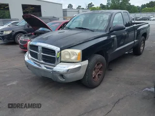 2005 Dodge Dakota SLT z VIN 1D7HE42K55S166266, wystawiony jako IAAI lot #42449608 z przebiegiem 192 728 mil mil oraz . Historia ofert i sprzedaży dostępna na DreamBid. Obrazek 2.