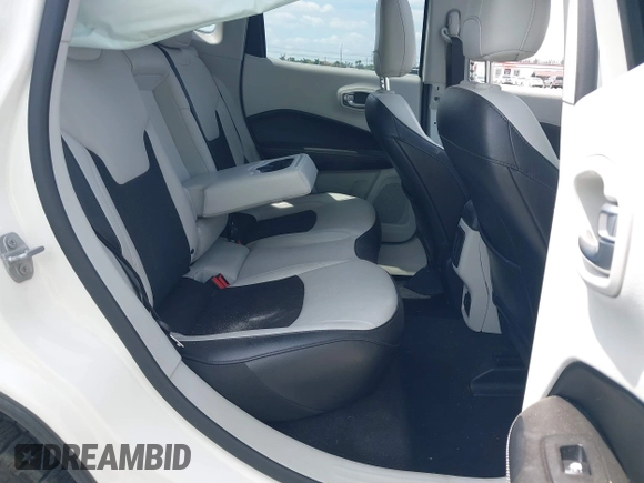 2019 Jeep Compass Latitude with VIN 3C4NJCBB3KT832196, listed as a IAAI auction lot 42210113 with 70,241 mi miles and . Bid and sale history available at DreamBid. Image 8.