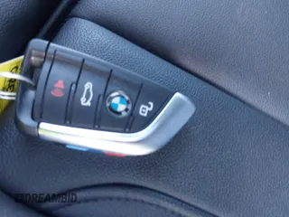 2021 BMW 3 Series 330i z VIN 3MW5R1J08M8B94401, wystawiony jako IAAI lot #41760747 z przebiegiem Nie podano mil oraz . Historia ofert i sprzedaży dostępna na DreamBid. Obrazek 11.