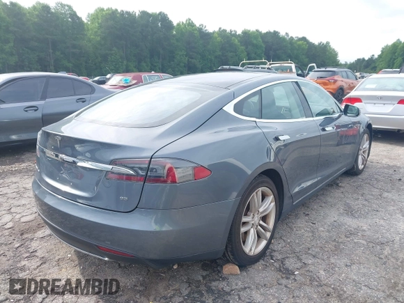 2013 Tesla Model S с VIN 5YJSA1CN4DFP26552, выставлен на аукционе IAAI как лот 42370183 с пробегом Не указан миль и . История ставок и продаж доступна на DreamBid. Изображение 4.