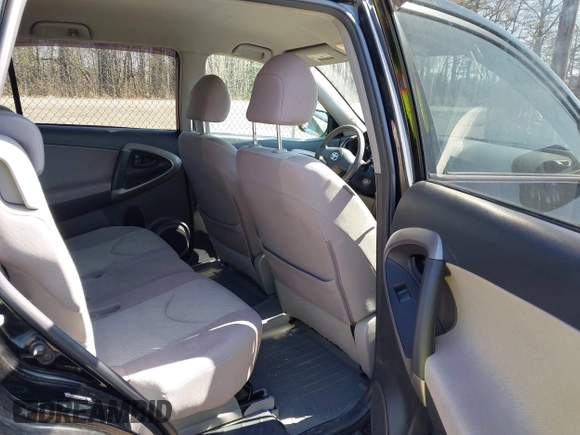 2008 Toyota RAV4 with VIN JTMBD33V486054738, listed as a IAAI auction lot 41941051 with 137,946 mi miles. Bid and sale history available at carsss.com. Image 8.