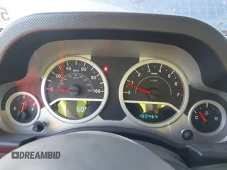 2010 Jeep Wrangler Sahara с VIN 1J4GA5D11AL105992, выставлен на аукционе IAAI как лот 41434926 с пробегом 100 464 миль миль и . История ставок и продаж доступна на DreamBid. Изображение 7.