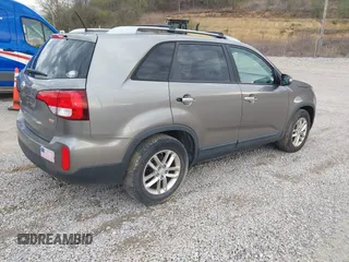 2015 Kia Sorento LX with VIN 5XYKT4A74FG556687, listed as a IAAI auction lot 41914405 with 115,234 mi miles. Bid and sale history available at carsss.com. Image 4.