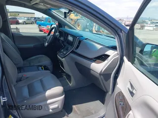 2017 Toyota Sienna XLE Auto Access Seat z VIN 5TDYZ3DC3HS826445, wystawiony jako IAAI lot #42455408 z przebiegiem 89 495 mil mil oraz . Historia ofert i sprzedaży dostępna na DreamBid. Obrazek 5.