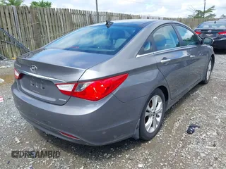 2012 Hyundai Sonata SE z VIN 5NPEC4AC9CH382890, wystawiony jako IAAI lot #42263586 z przebiegiem 159 138 mil mil oraz . Historia ofert i sprzedaży dostępna na DreamBid. Obrazek 4.