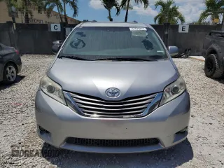 2015 Toyota Sienna XLE z VIN 5TDYK3DC3FS631916, wystawiony jako Copart lot #57876815 z przebiegiem 76 986 mil mil oraz Czysty tytuł • Clean title. Historia ofert i sprzedaży dostępna na DreamBid. Obrazek 5.