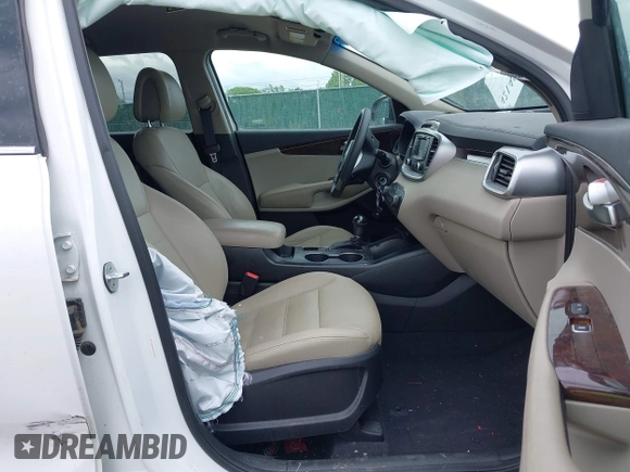 2016 Kia Sorento LX with VIN 5XYPG4A36GG035639, listed as a IAAI auction lot 42140364 with 142,711 mi miles. Bid and sale history available at carsss.com. Image 5.