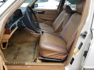 1985 Mercedes-Benz 380 z VIN WDBCA32C8FA127549, wystawiony jako Copart lot #54406985 z przebiegiem 167 688 mil mil oraz Szkoda całkowita • Salvage title. Historia ofert i sprzedaży dostępna na DreamBid. Obrazek 7.