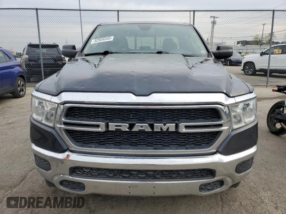 2019 Ram 1500 Tradesman z VIN 1C6SRFCT4KN662300, wystawiony jako Copart lot #52959345 z przebiegiem 133 477 mil mil oraz Szkoda całkowita • Salvage title. Historia ofert i sprzedaży dostępna na DreamBid. Obrazek 5.