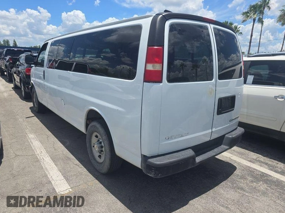 2005 Chevrolet Express Passenger with VIN 1GAHG39U151149680, listed as a IAAI auction lot 42633644 with 165,707 mi miles and . Bid and sale history available at DreamBid. Image 28.