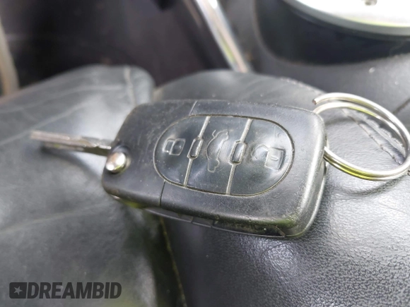 2002 Audi TT with VIN TRUUT28N721004019, listed as a IAAI auction lot 42729533 with 19,633 mi miles and . Bid and sale history available at DreamBid. Image 11.