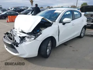 2016 Scion iA z VIN 3MYDLBZV9GY139080, wystawiony jako IAAI lot #41494384 z przebiegiem 106 092 mil mil oraz . Historia ofert i sprzedaży dostępna na DreamBid. Obrazek 17.
