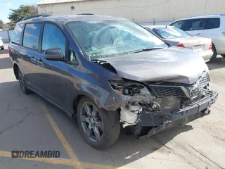 2020 Toyota Sienna SE with VIN 5TDXZ3DC7LS031564, listed as a IAAI auction lot 41710500 with 38,559 mi miles. Bid and sale history available at carsss.com. Image 1.