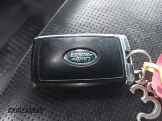 2018 Land Rover Discovery HSE z VIN SALRR2RV1JA078394, wystawiony jako IAAI lot #41787257 z przebiegiem 74 499 mil mil oraz . Historia ofert i sprzedaży dostępna na DreamBid. Obrazek 11.