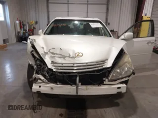 2002 Lexus ES 300 with VIN JTHBF30G825014674, listed as a IAAI auction lot 41805330 with 228,888 mi miles. Bid and sale history available at carsss.com. Image 6.