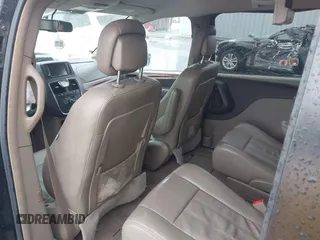 2014 Chrysler Town & Country Touring with VIN 2C4RC1BG6ER438646, listed as a IAAI auction lot 41535122 with 139,866 mi miles. Bid and sale history available at carsss.com. Image 8.