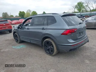 2024 Volkswagen Tiguan SE R-Line Black с VIN 3VV8B7AX7RM081396, выставлен на аукционе IAAI как лот 42079851 с пробегом 18 469 миль миль и . История ставок и продаж доступна на DreamBid. Изображение 3.