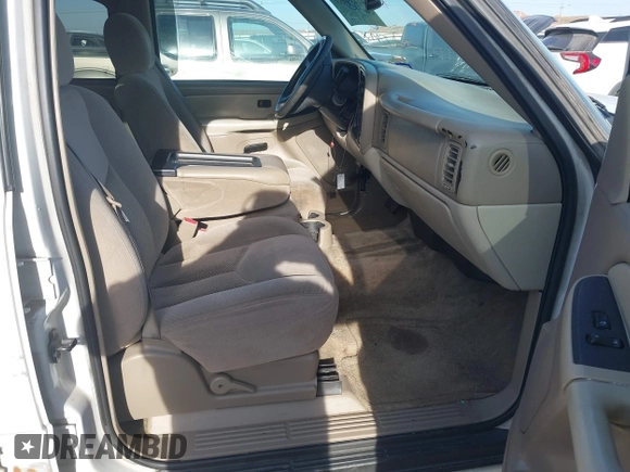 2003 Chevrolet Suburban LT with VIN 3GNEC16ZX3G322144, listed as a IAAI auction lot 41439053 with 239,789 mi miles. Bid and sale history available at carsss.com. Image 5.