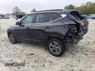 2024 Kia Seltos S z VIN KNDEU2AA0R7551238, wystawiony jako Copart lot #50701335 z przebiegiem 19 498 mil mil oraz Szkoda całkowita • Salvage title. Historia ofert i sprzedaży dostępna na DreamBid. Obrazek 2.