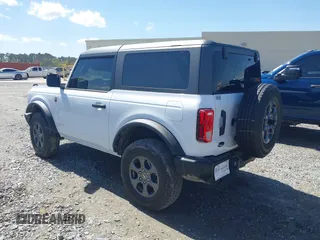 2024 Ford Bronco Big Bend z VIN 1FMDE7AHXRLB54609, wystawiony jako IAAI lot #41853937 z przebiegiem 358 mil mil oraz . Historia ofert i sprzedaży dostępna na DreamBid. Obrazek 3.