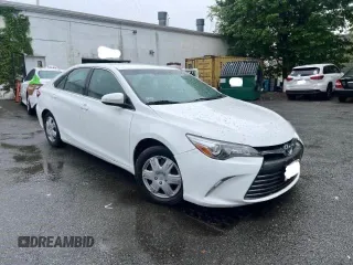 2015 Toyota Camry LE z VIN 4T1BD1FK2FU173141, wystawiony jako Copart lot #59274455 z przebiegiem 321 946 mil mil oraz Czysty tytuł • Clean title. Historia ofert i sprzedaży dostępna na DreamBid. Obrazek 1.