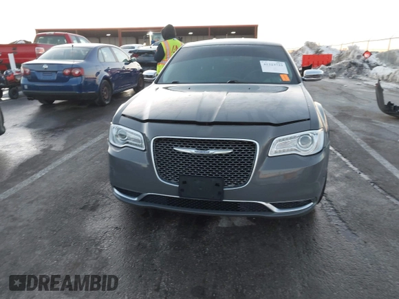 2018 Chrysler 300 Touring z VIN 2C3CCAAG4JH316993, wystawiony jako IAAI lot #41323733 z przebiegiem 59 595 mil mil oraz . Historia ofert i sprzedaży dostępna na DreamBid. Obrazek 12.