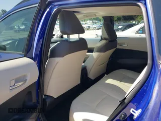 2022 Toyota Corolla Cross XLE z VIN 7MUDAABG4NV004836, wystawiony jako IAAI lot #42546573 z przebiegiem 23 821 mil mil oraz . Historia ofert i sprzedaży dostępna na DreamBid. Obrazek 8.
