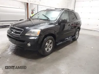 2005 Kia Sorento LX with VIN KNDJD733055384279, listed as a IAAI auction lot 40684096 with 161,624 mi miles. Bid and sale history available at carsss.com. Image 2.