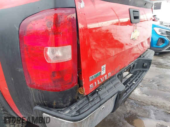 2010 Chevrolet Silverado 1500 LS with VIN 1GCSCREA1AZ189096, listed as a IAAI auction lot 41695479 with 207,680 mi miles. Bid and sale history available at carsss.com. Image 6.