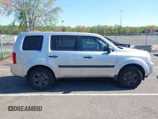 2011 Honda Pilot LX with VIN 5FNYF4H26BB100266, listed as a IAAI auction lot 42111030 with 262,955 mi miles. Bid and sale history available at carsss.com. Image 13.