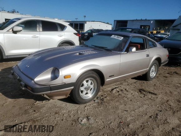 1983 Datsun 280ZX z VIN JN1HZ04S0DX560086, wystawiony jako Copart lot #79178604 z przebiegiem 183 309 mil mil oraz Szkody całkowita. Historia ofert i sprzedaży dostępna na DreamBid. Obrazek 1.