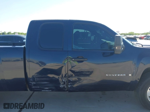 2007 Chevrolet Silverado 1500 Work Truck with VIN 1GCEK19C87E501718, listed as a IAAI auction lot 41971348 with 349,954 mi miles. Bid and sale history available at carsss.com. Image 14.