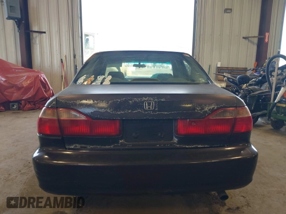 1999 Honda Accord EX z VIN 1HGCG5658XA034945, wystawiony jako IAAI lot #41687146 z przebiegiem 234 497 mil mil oraz . Historia ofert i sprzedaży dostępna na DreamBid. Obrazek 17.